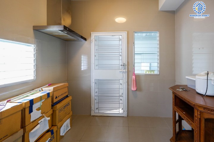 บ้านเดี่ยวมือสองนนทบุรี ม.พฤกษ์ลดา บางใหญ่2 เนื้อที่มากถึง 50 ตร.ว. ฟังก์ชัน 3 ห้องนอน 2 ห้องน้ำ 1 ที่จอดรถ บ้านสภาพใหม่พร้อมเข้าอยู่ ทำเลเดินทางสะดวก เชื่อมต่อถ.กาญจนาภิเษก เพียง 10 นาทีถึงรถไฟฟ้าสายสีม่วง "สถานีคลองบางไผ่" ใกล้ทางด่วน "กาญจนาภิเษก"